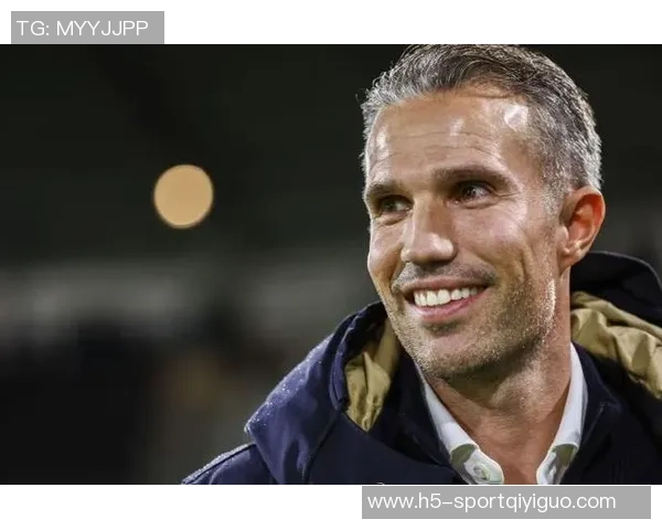 范佩西以教练身份为儿子首秀做决定表达期待与责任感